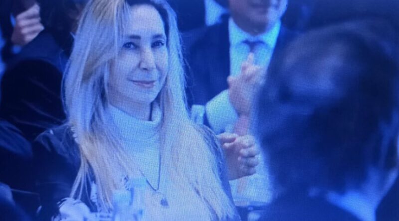 MONEDAS DE ORO Y MERCHANDISING: LA PISTA SUIZA EN LOS NEGOCIOS PARALELOS DE KARINA